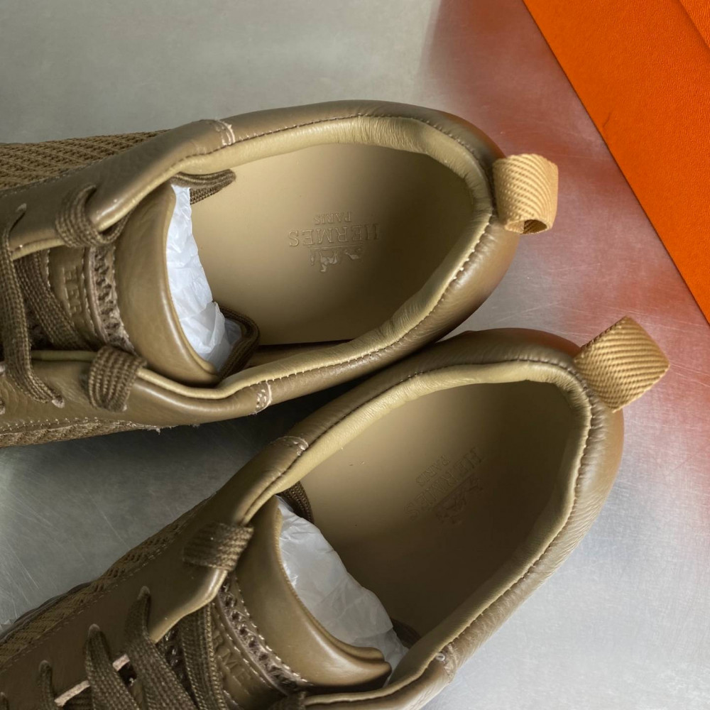 Bouncing sneaker