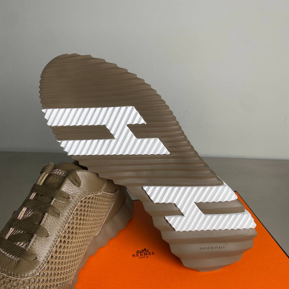 Bouncing sneaker