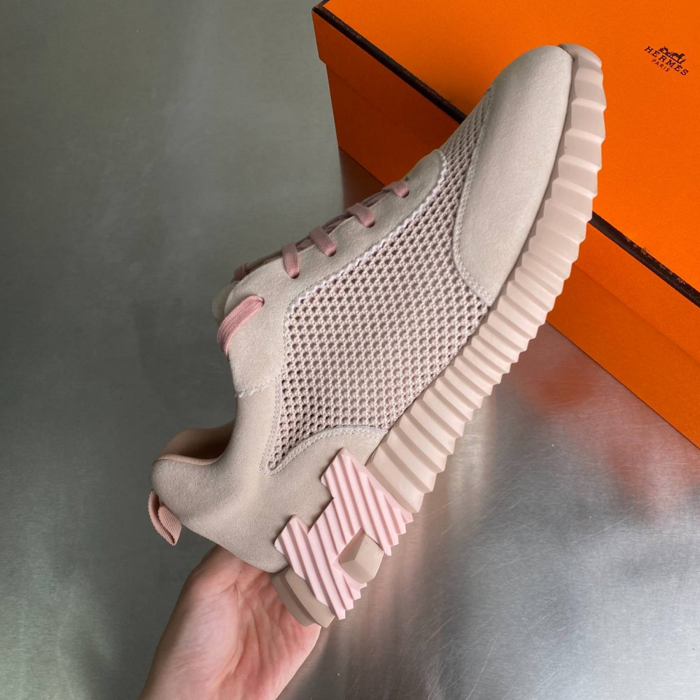 Bouncing sneaker Bouncing sneaker