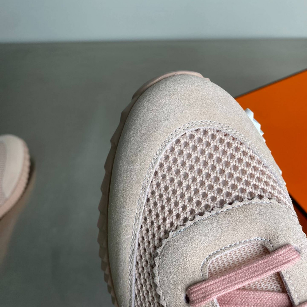 Bouncing sneaker Bouncing sneaker