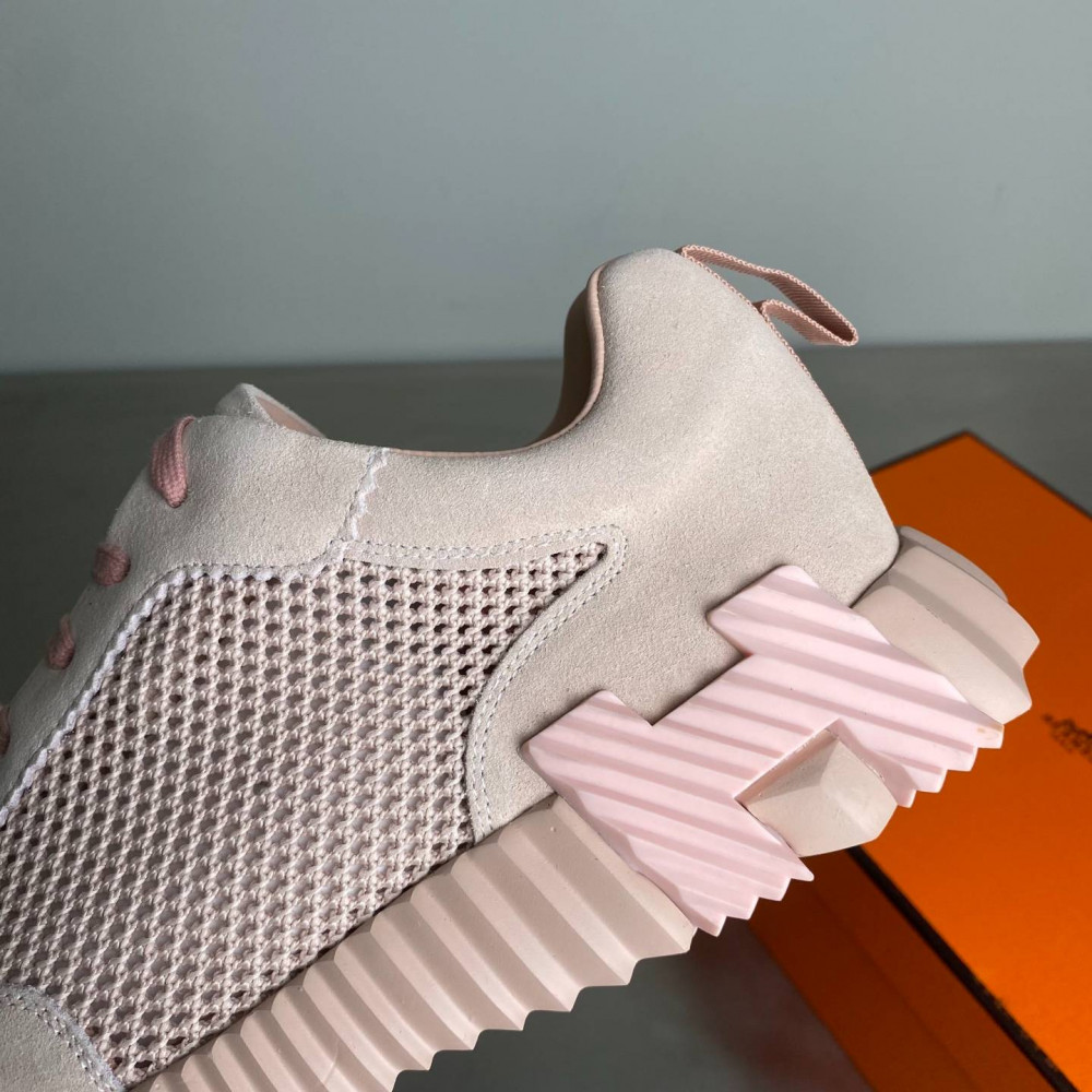 Bouncing sneaker Bouncing sneaker