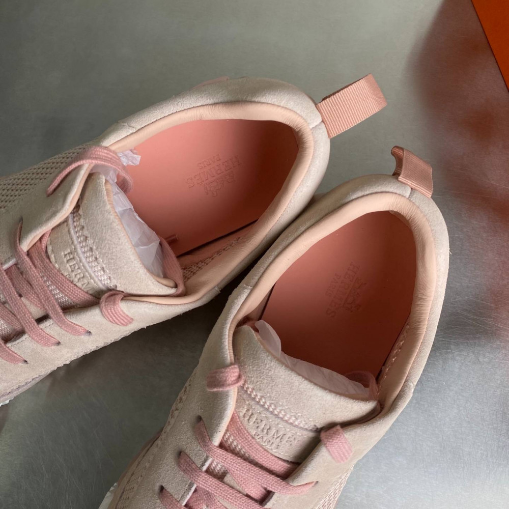 Bouncing sneaker Bouncing sneaker