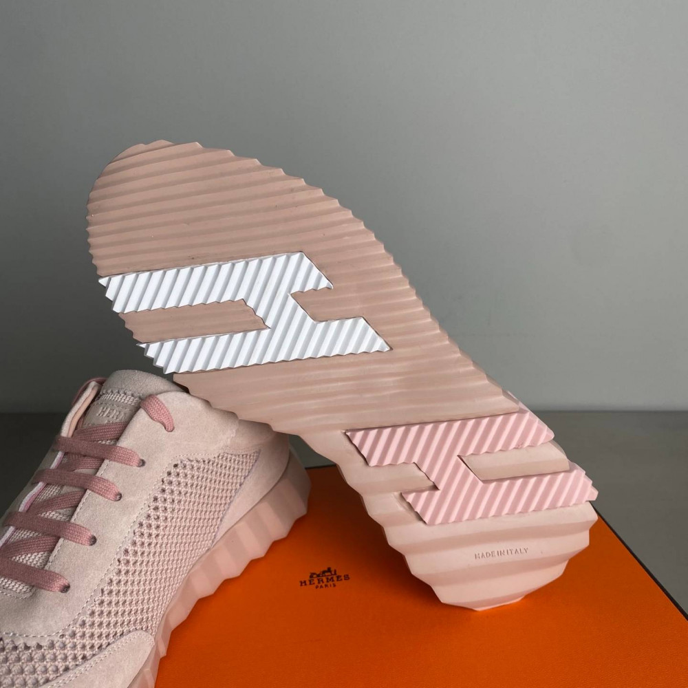 Bouncing sneaker Bouncing sneaker