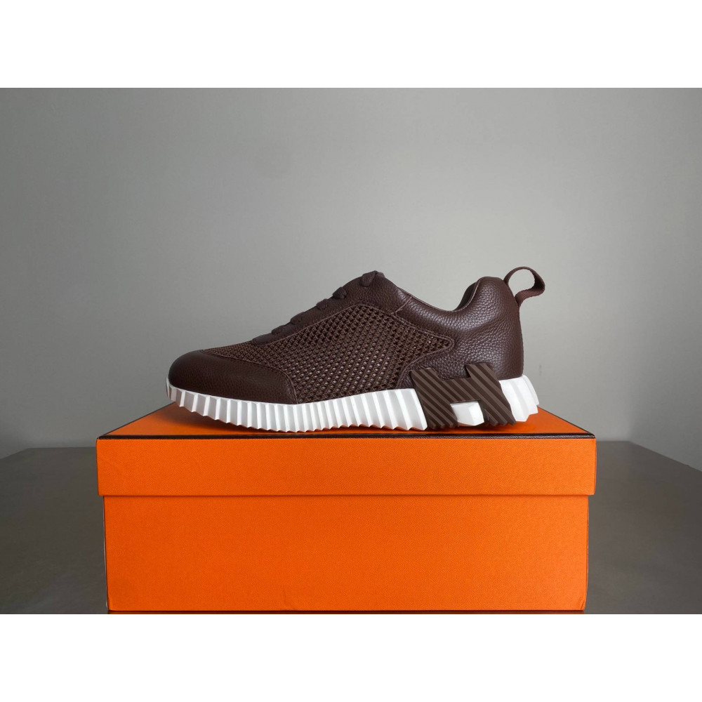 Bouncing sneaker Bouncing sneaker