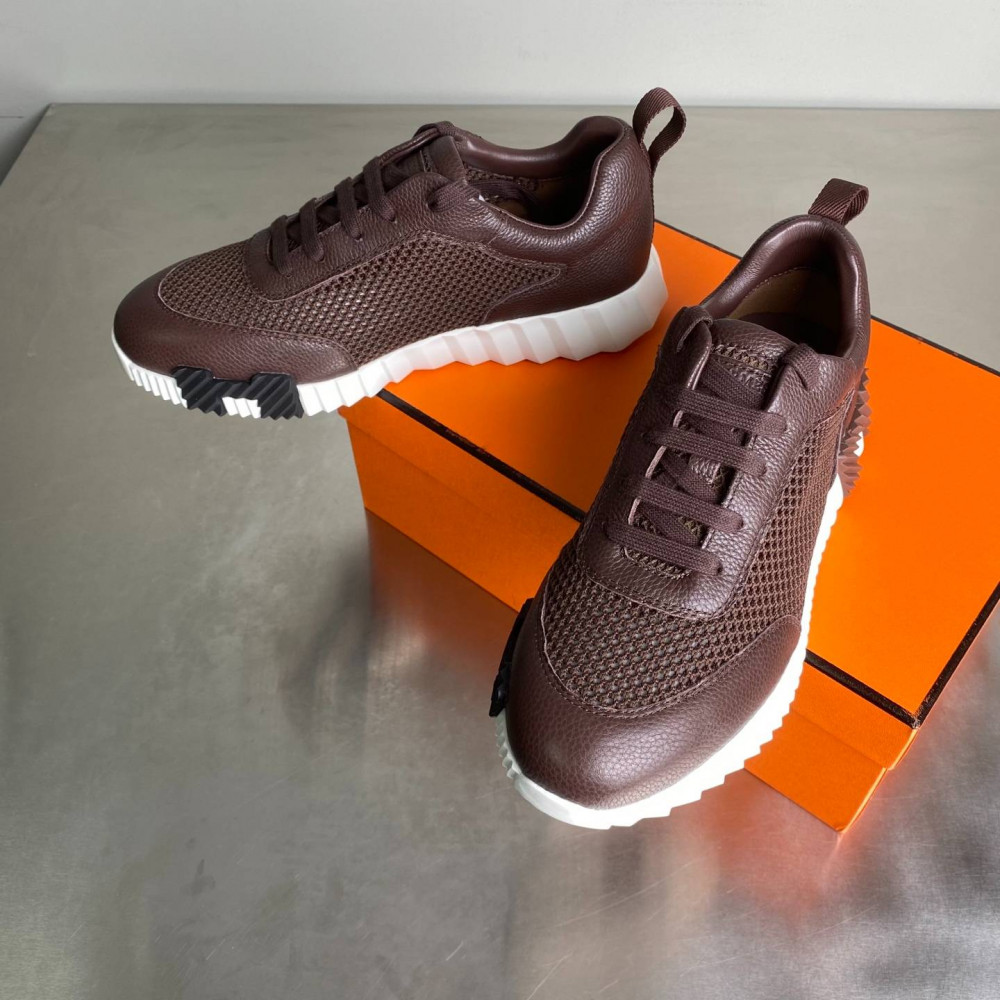 Bouncing sneaker Bouncing sneaker