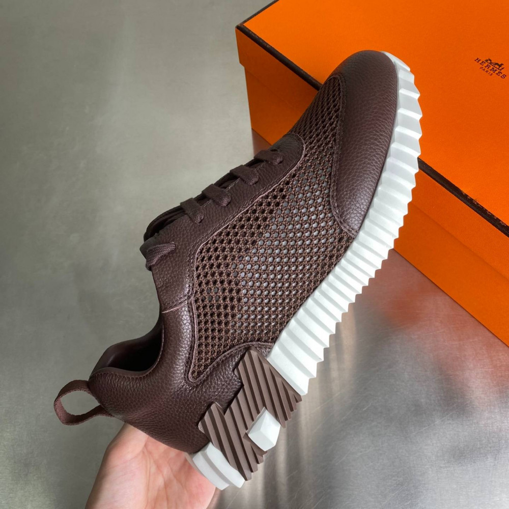 Bouncing sneaker Bouncing sneaker