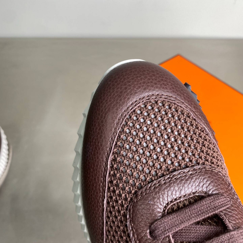 Bouncing sneaker Bouncing sneaker