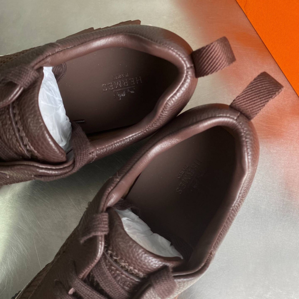 Bouncing sneaker Bouncing sneaker