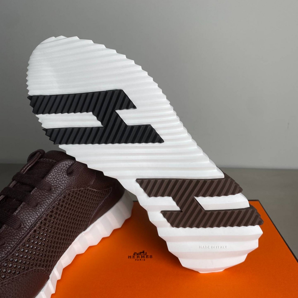 Bouncing sneaker Bouncing sneaker