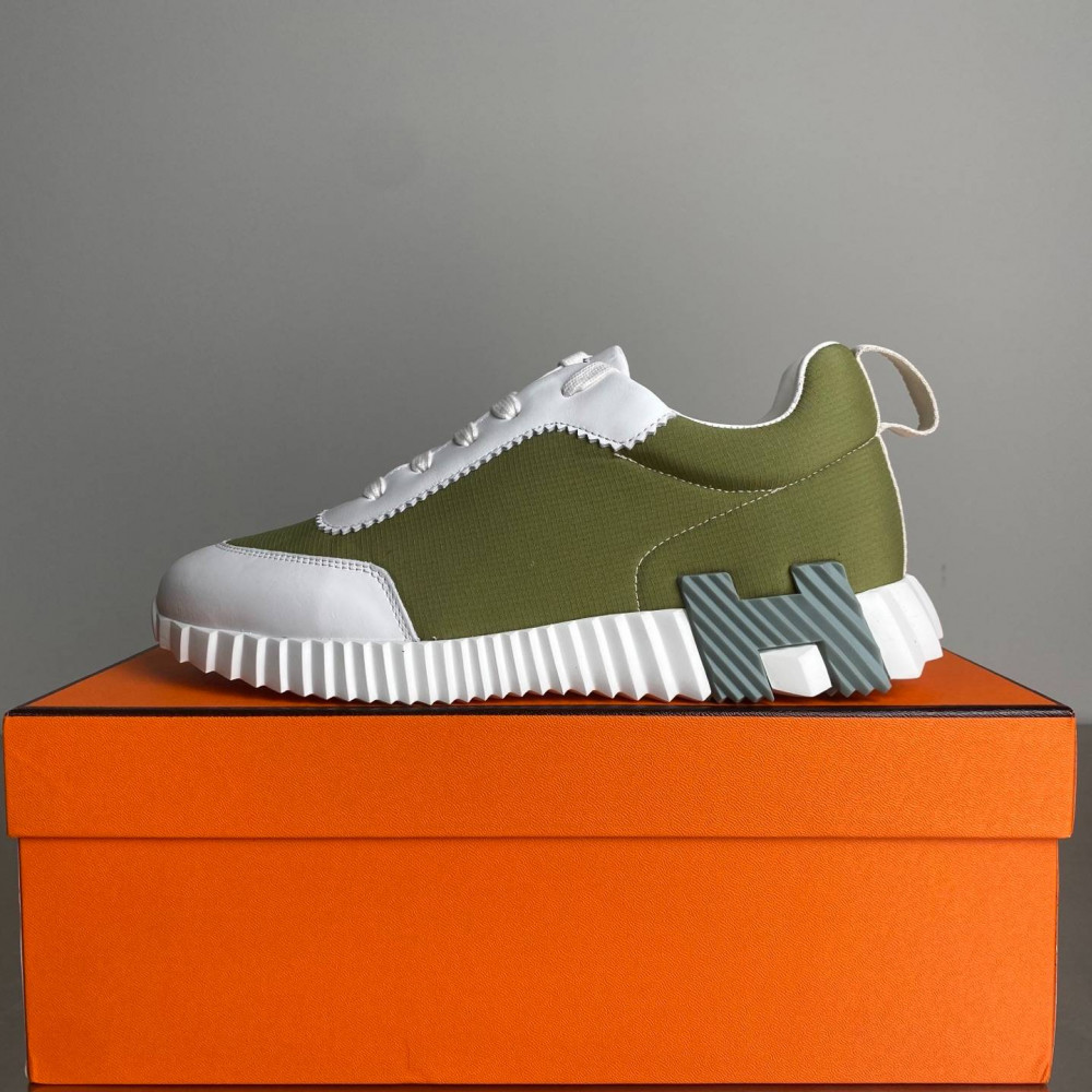 Bouncing sneaker