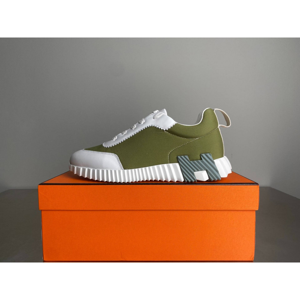 Bouncing sneaker Bouncing sneaker