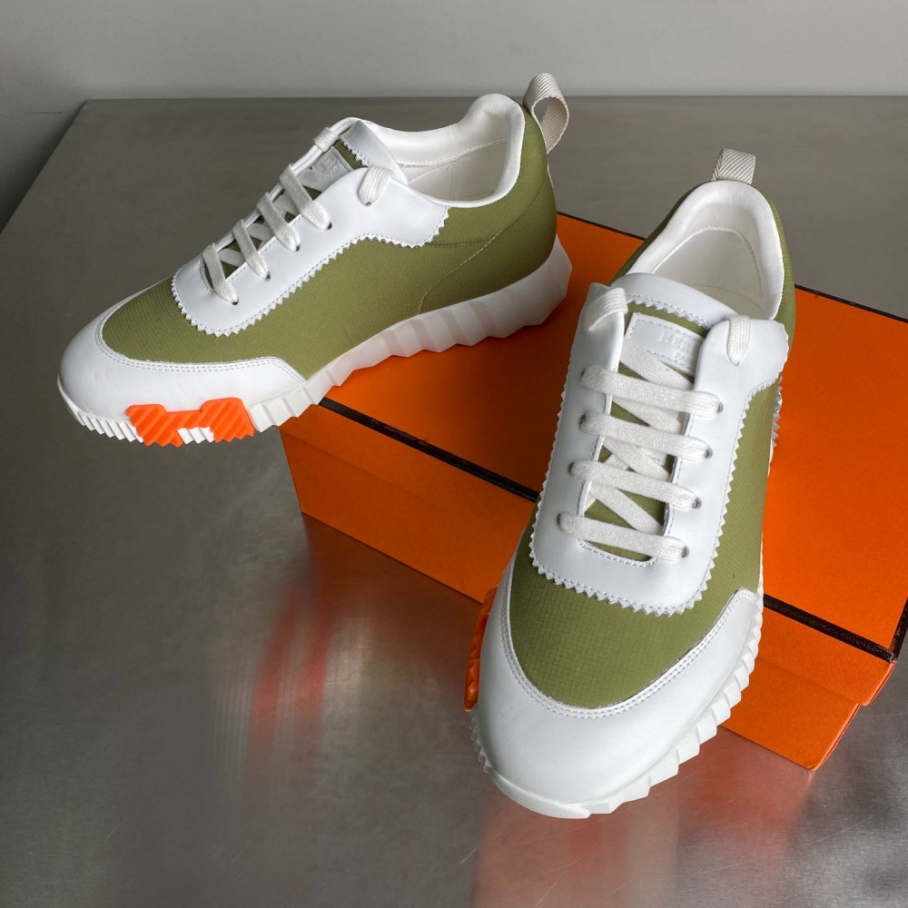 Bouncing sneaker Bouncing sneaker