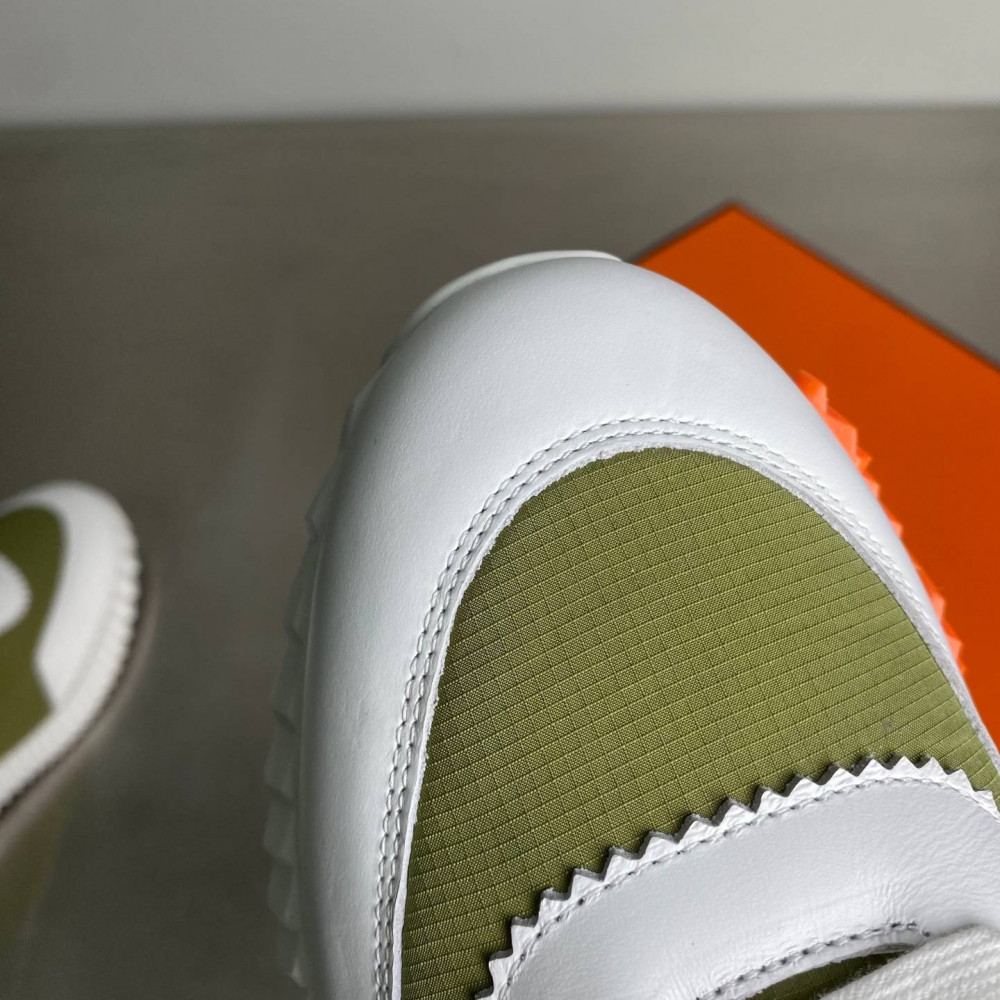 Bouncing sneaker Bouncing sneaker