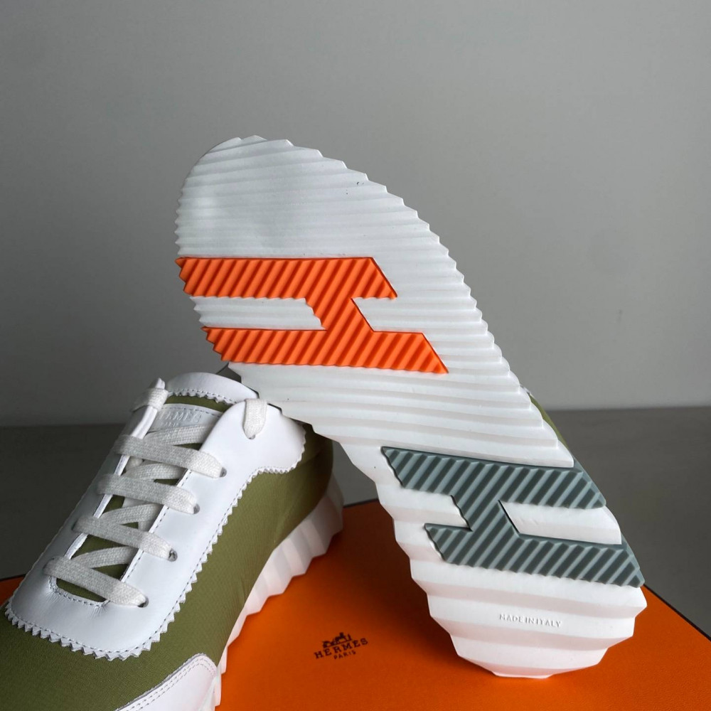 Bouncing sneaker Bouncing sneaker