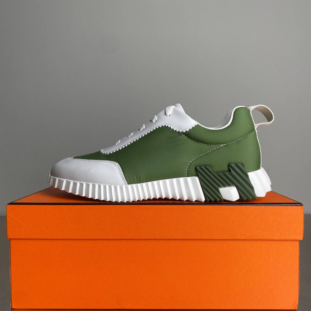 Bouncing sneaker