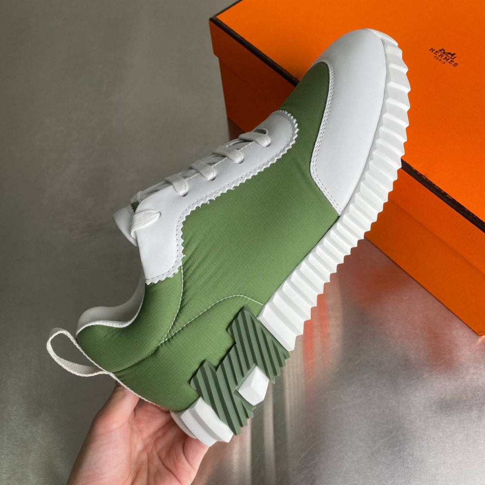 Bouncing sneaker