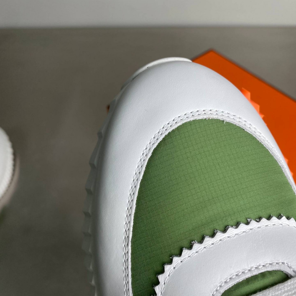 Bouncing sneaker