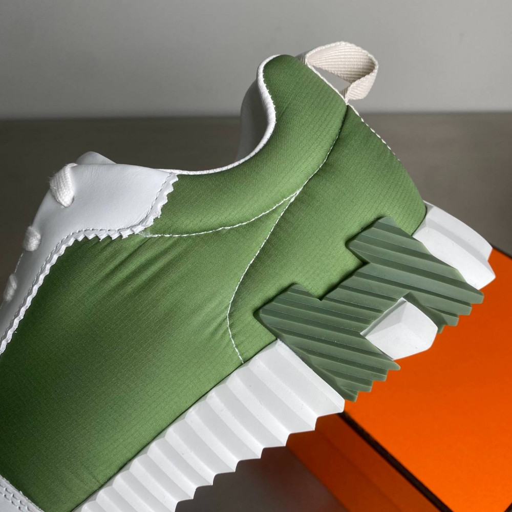 Bouncing sneaker