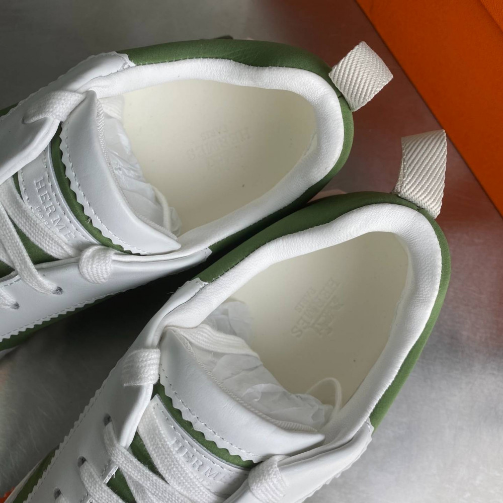 Bouncing sneaker