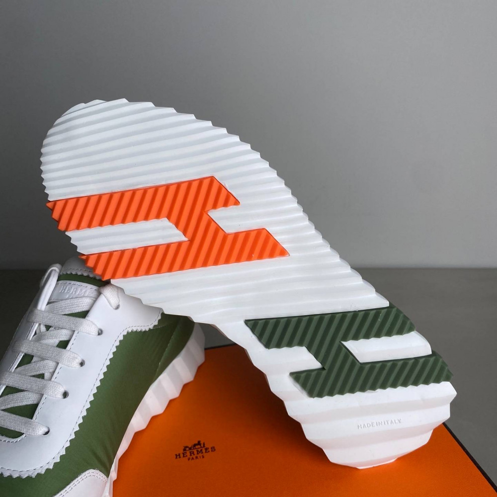 Bouncing sneaker
