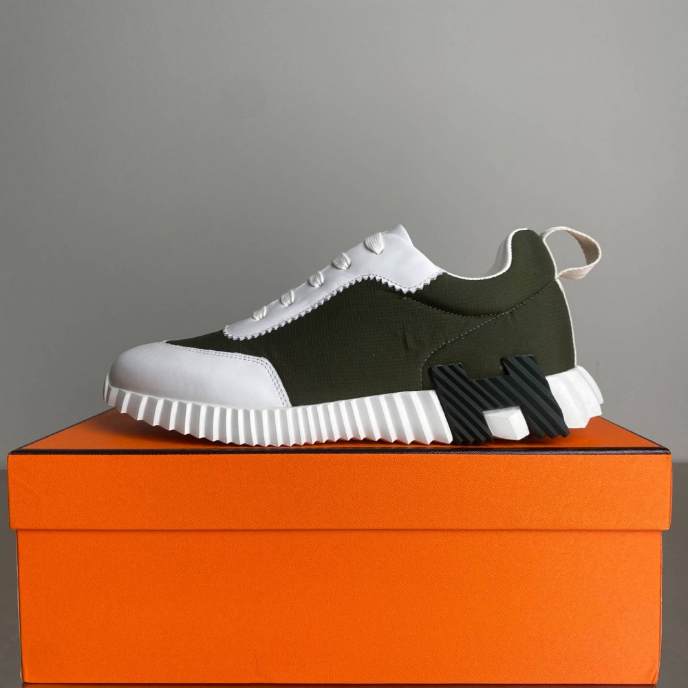 Bouncing sneaker