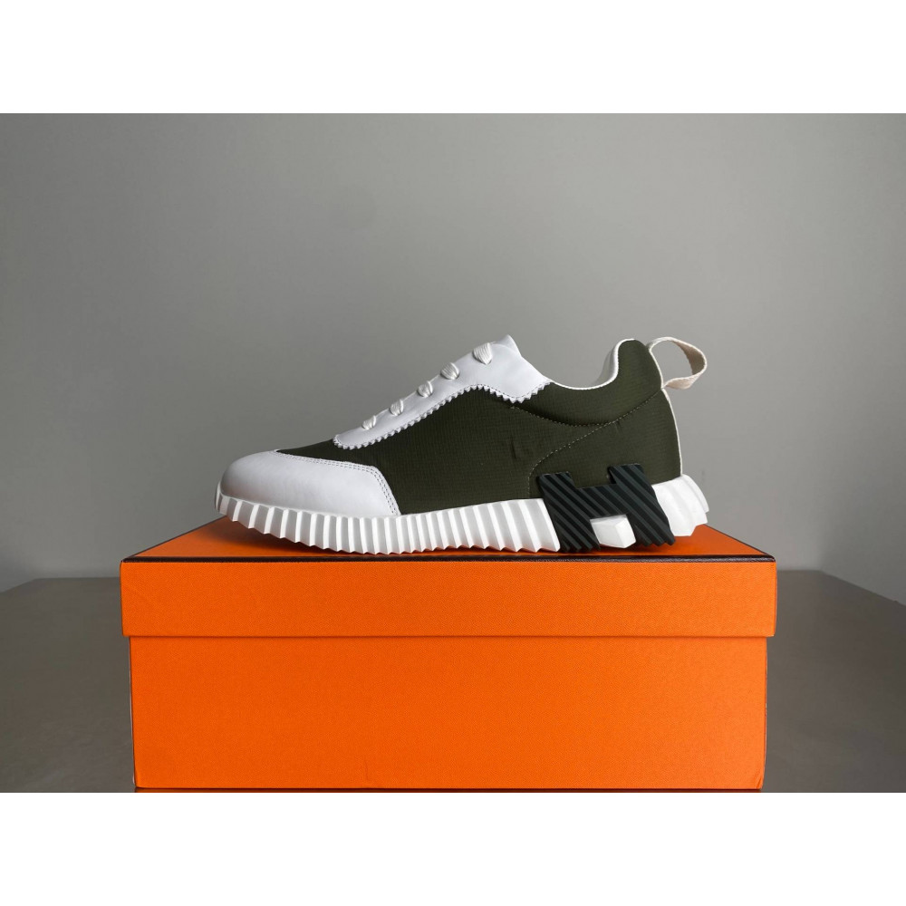Bouncing sneaker Bouncing sneaker
