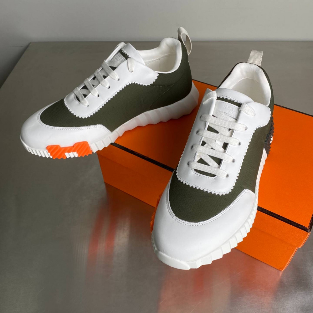 Bouncing sneaker Bouncing sneaker