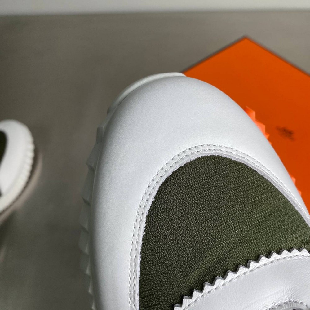 Bouncing sneaker Bouncing sneaker