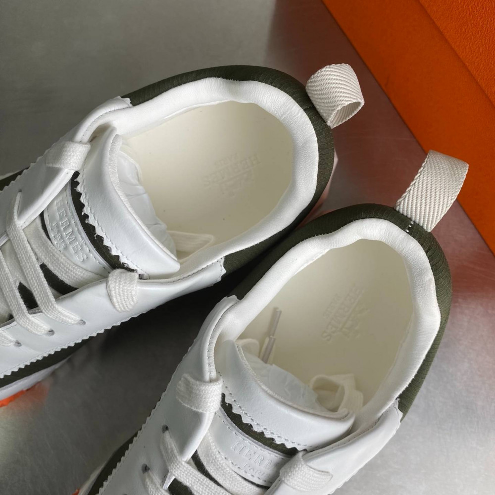 Bouncing sneaker Bouncing sneaker