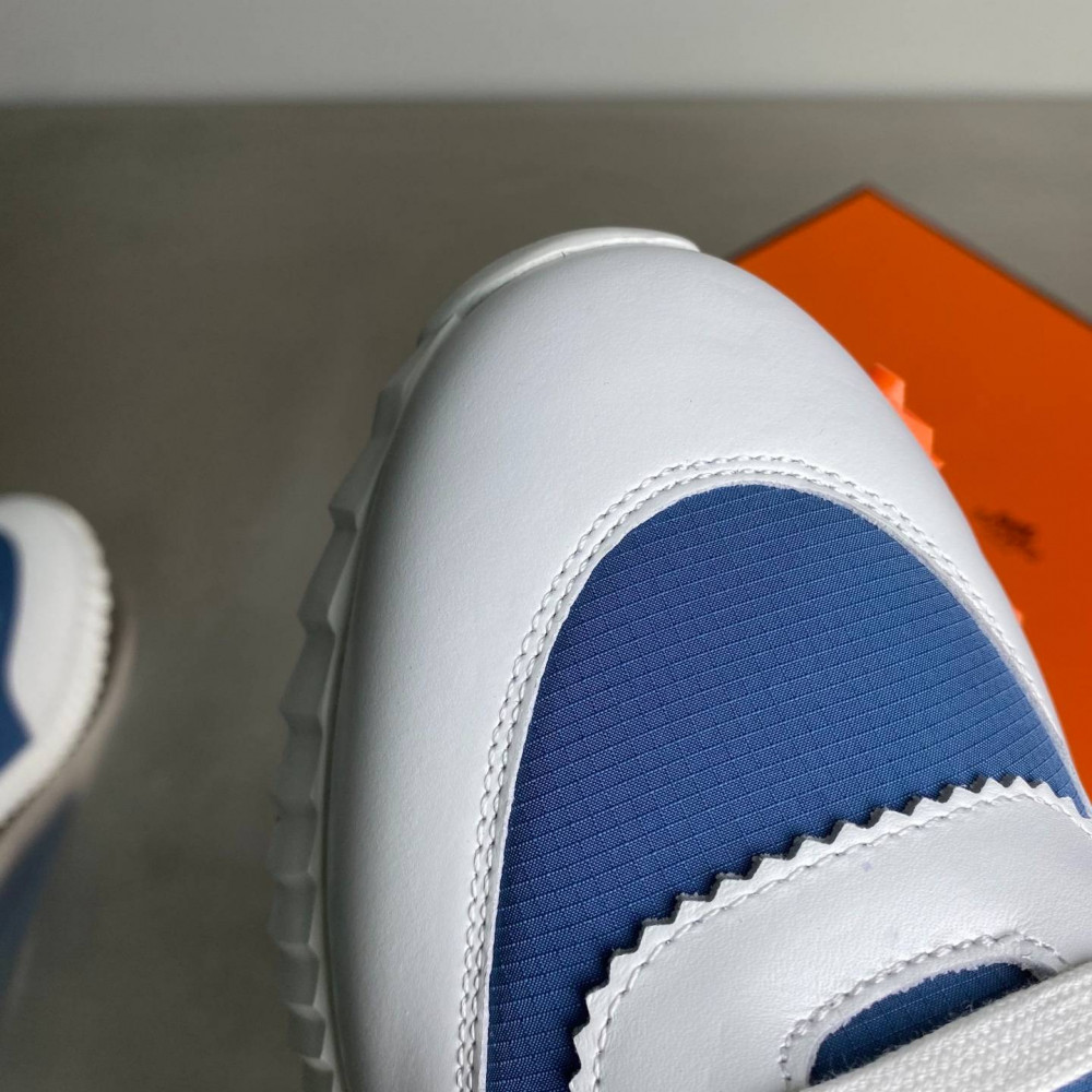 Bouncing sneaker