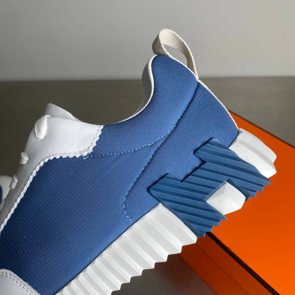 Bouncing sneaker