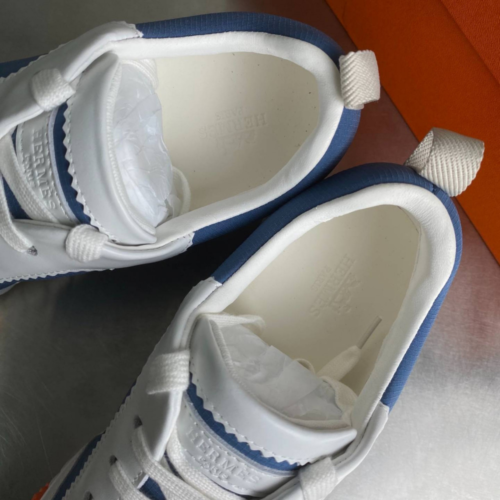Bouncing sneaker