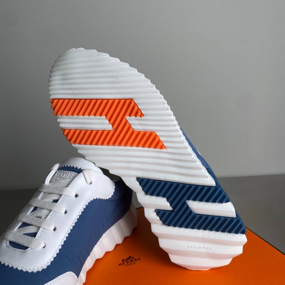 Bouncing sneaker