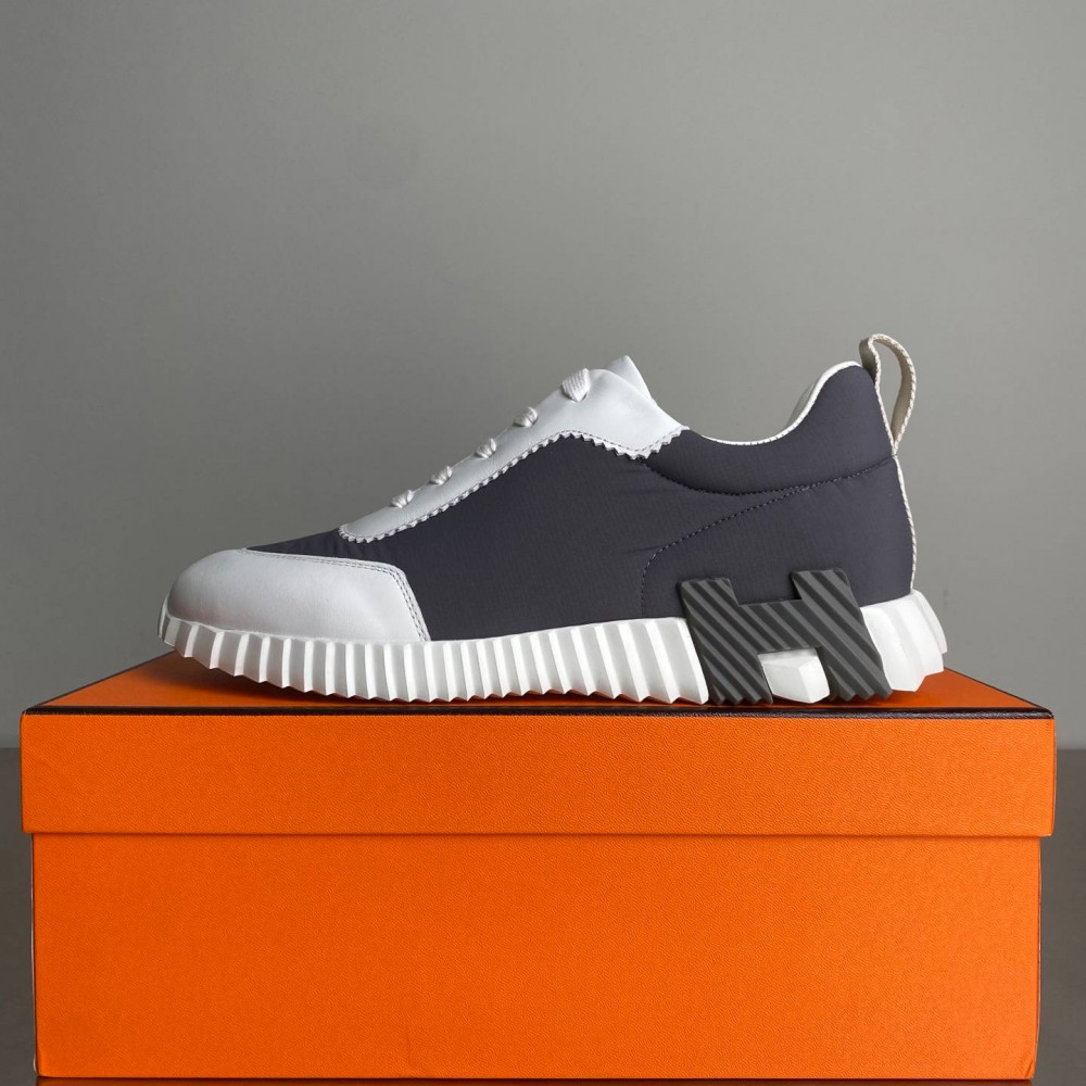 Bouncing sneaker