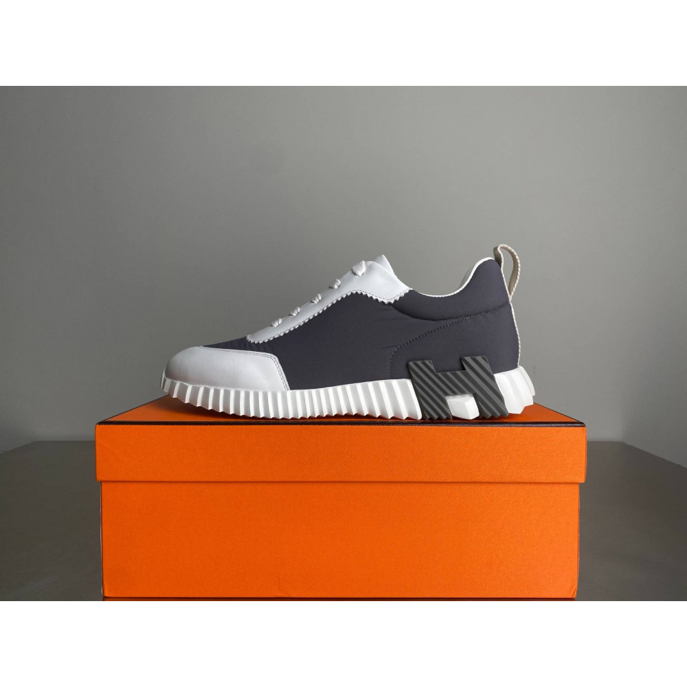 Bouncing sneaker