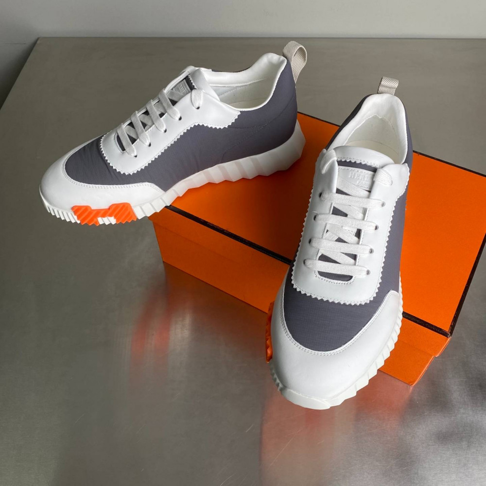 Bouncing sneaker
