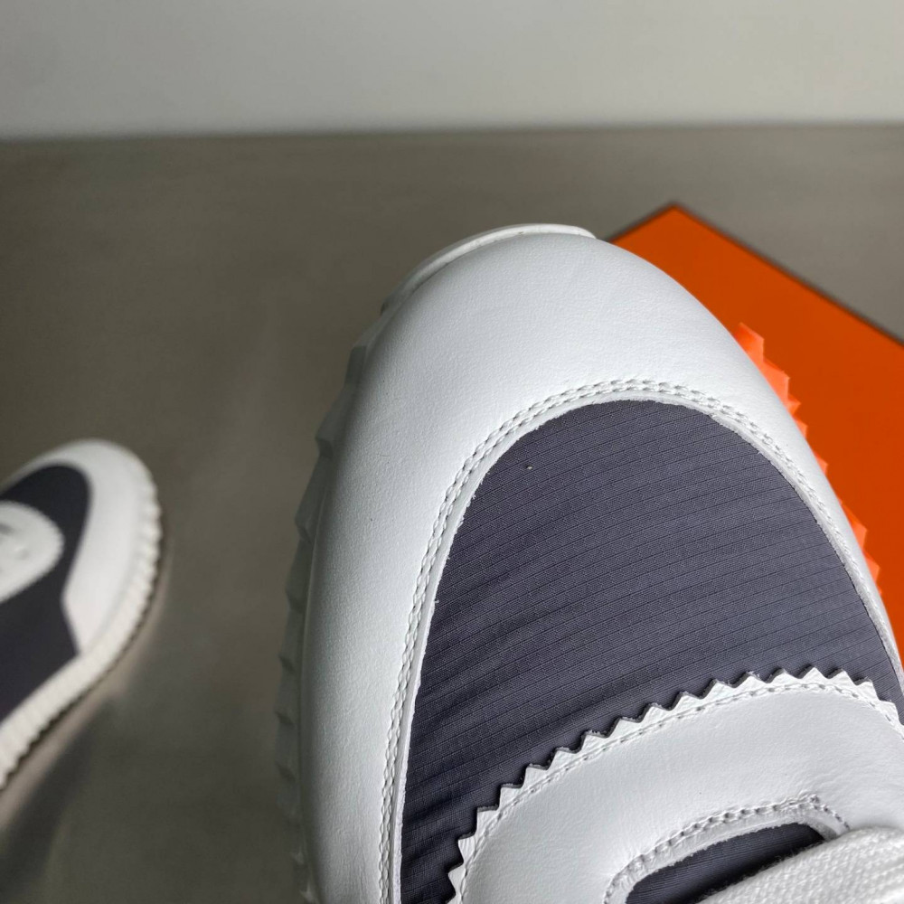 Bouncing sneaker