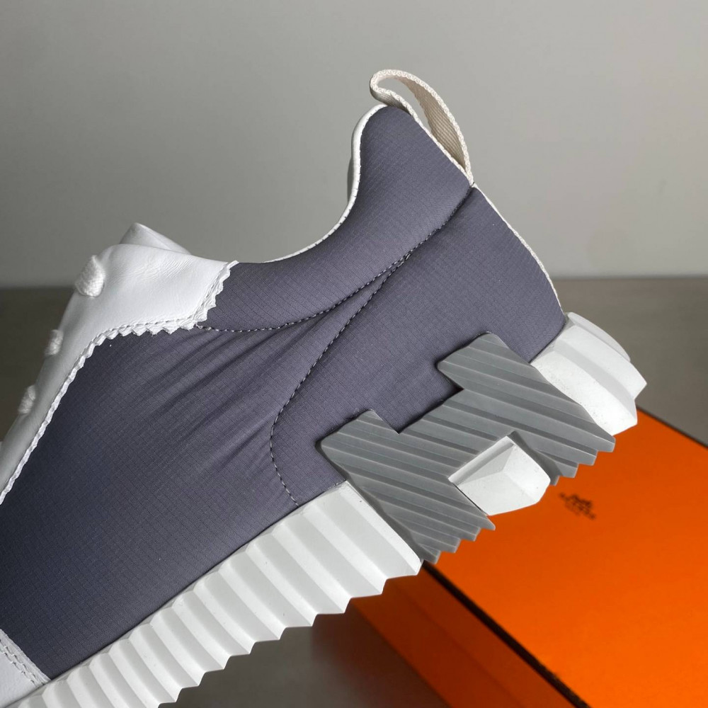 Bouncing sneaker