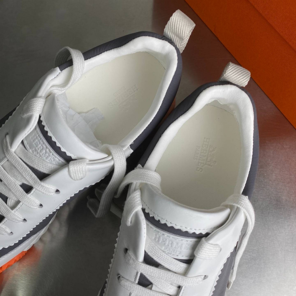 Bouncing sneaker