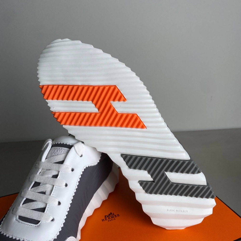 Bouncing sneaker