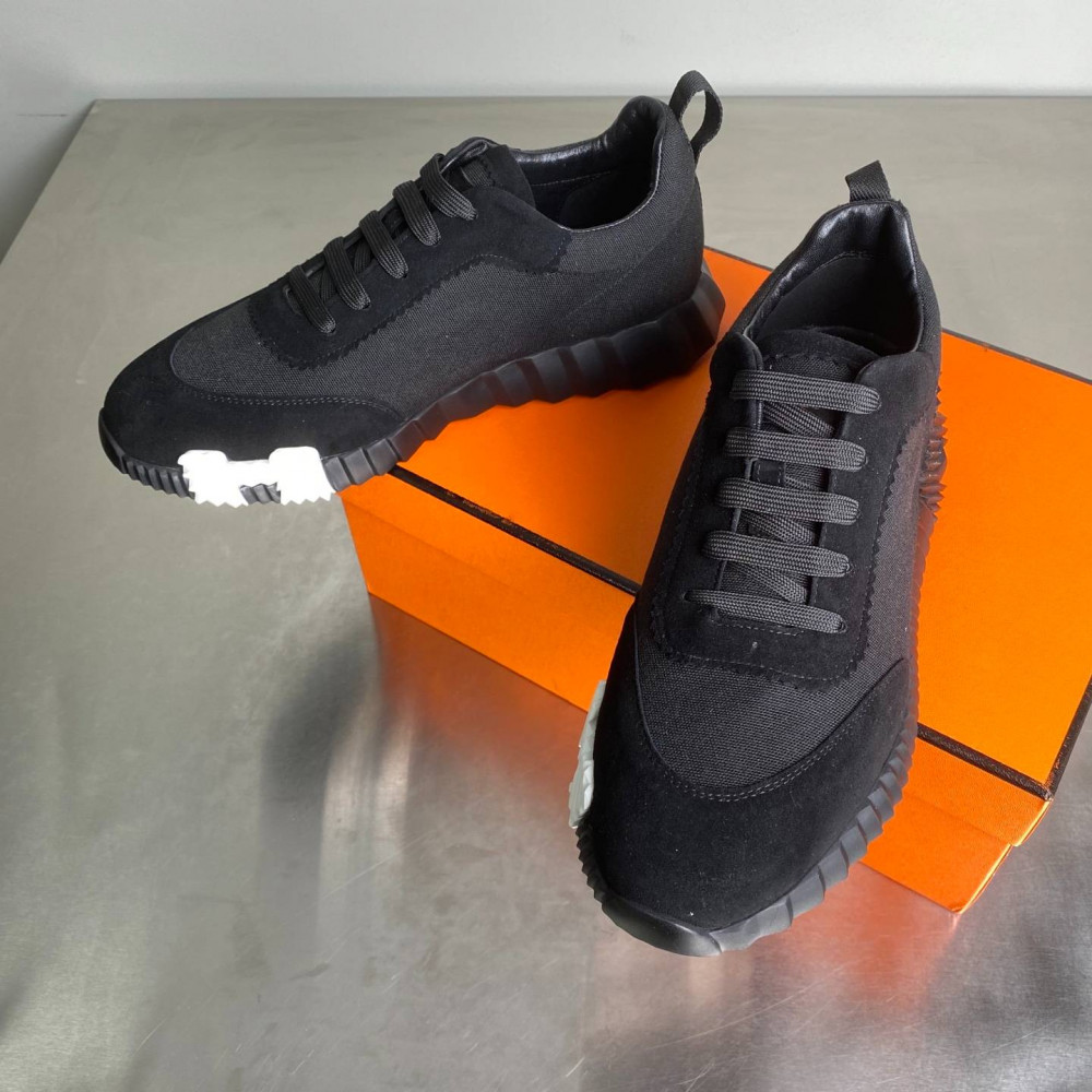 Bouncing sneaker Bouncing sneaker