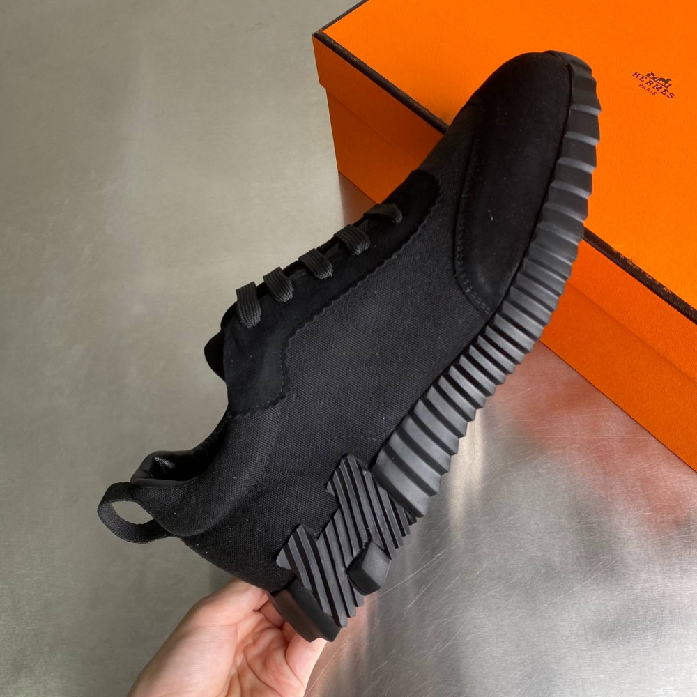 Bouncing sneaker Bouncing sneaker