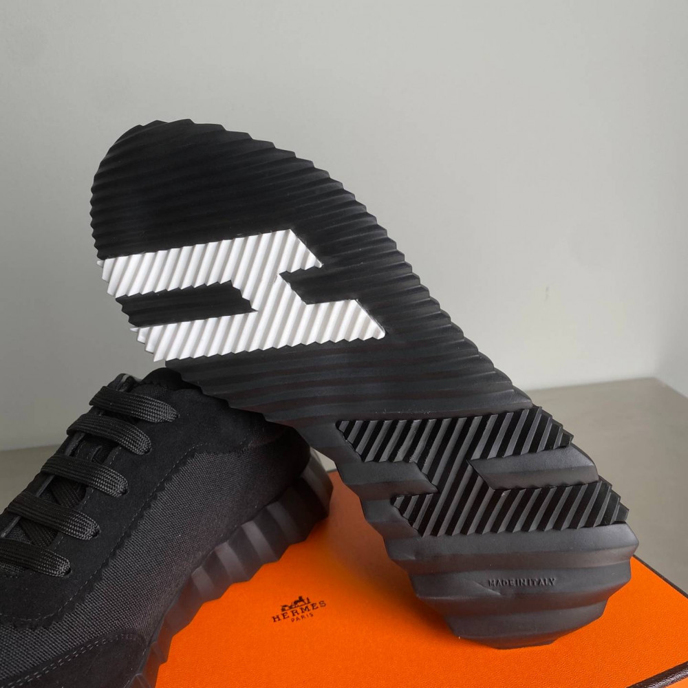 Bouncing sneaker Bouncing sneaker