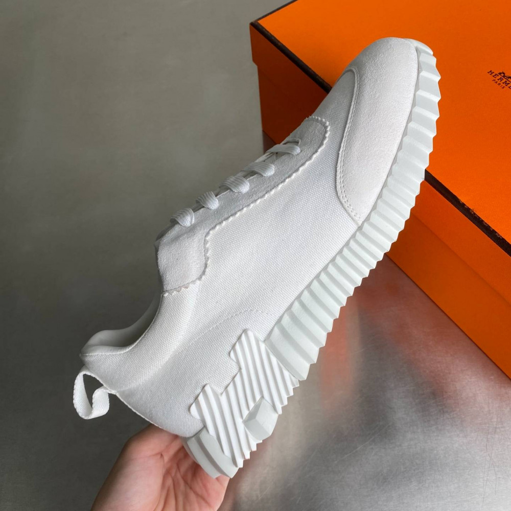 Bouncing sneaker
