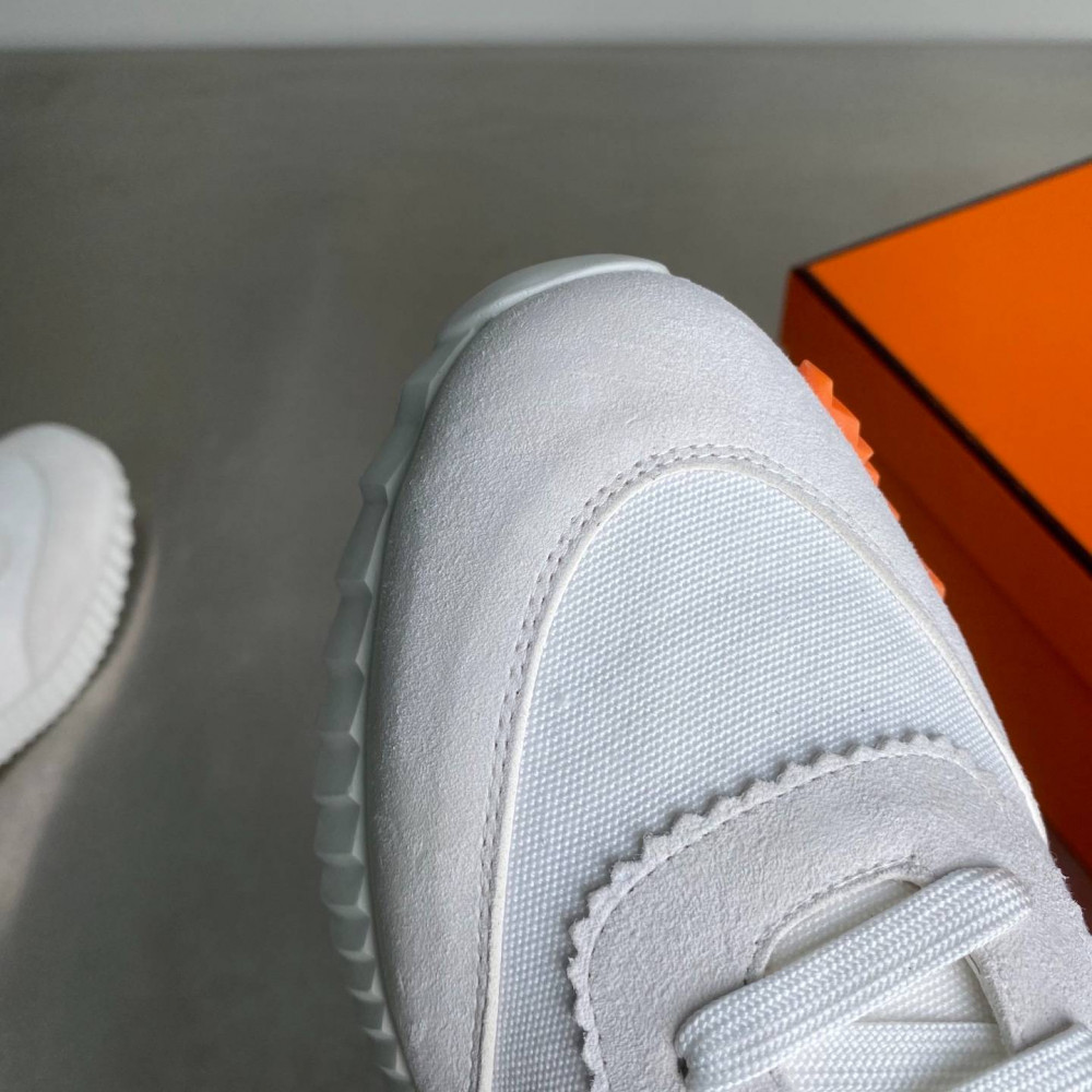 Bouncing sneaker