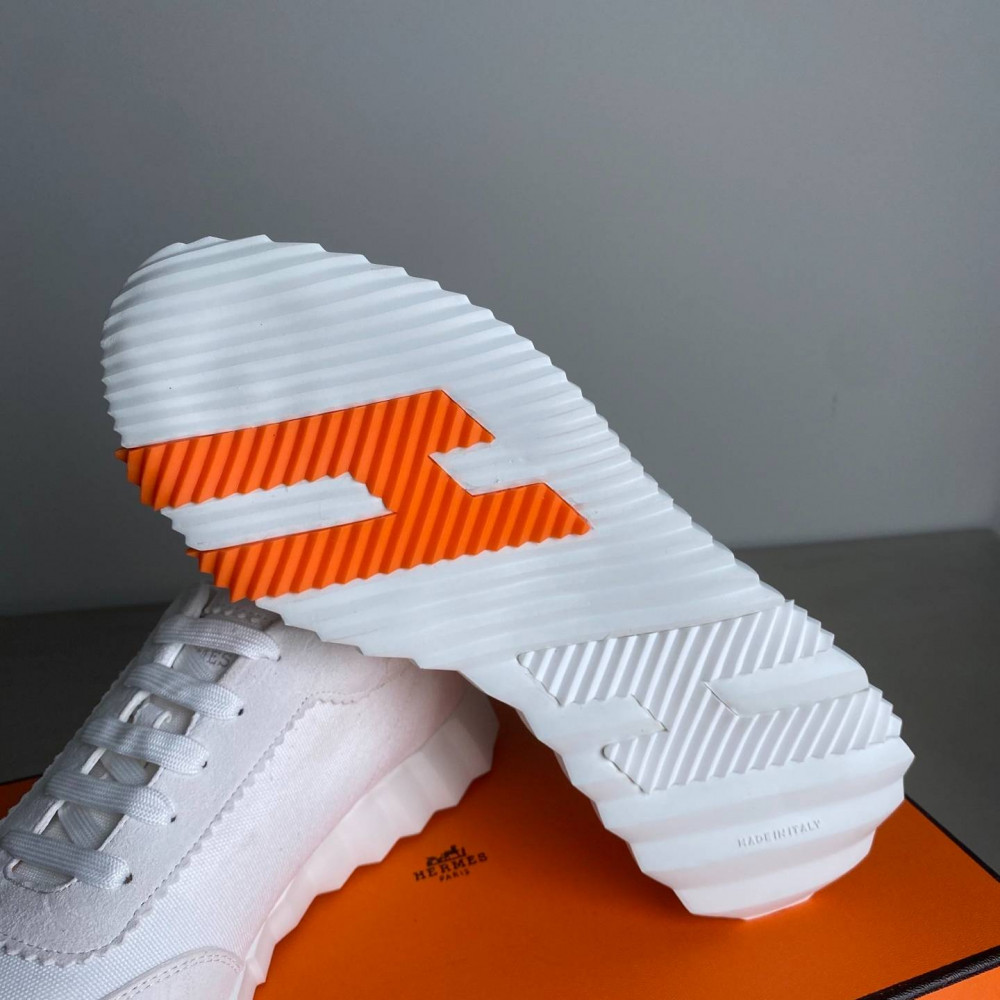 Bouncing sneaker