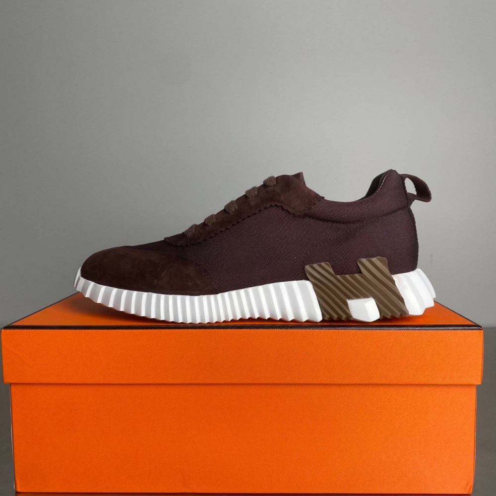 Bouncing sneaker
