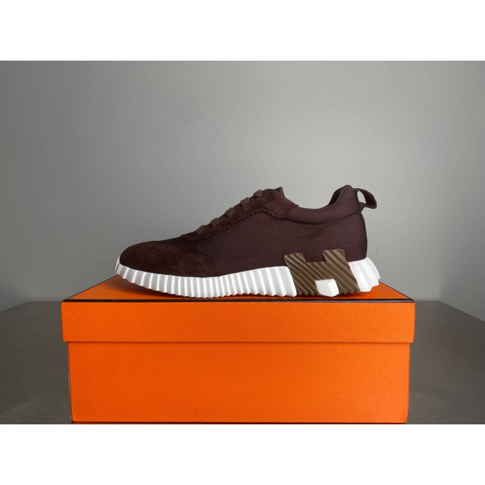 Bouncing sneaker Bouncing sneaker