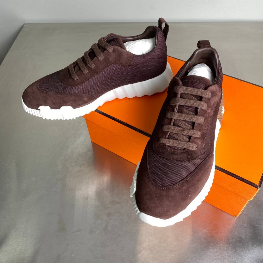 Bouncing sneaker Bouncing sneaker