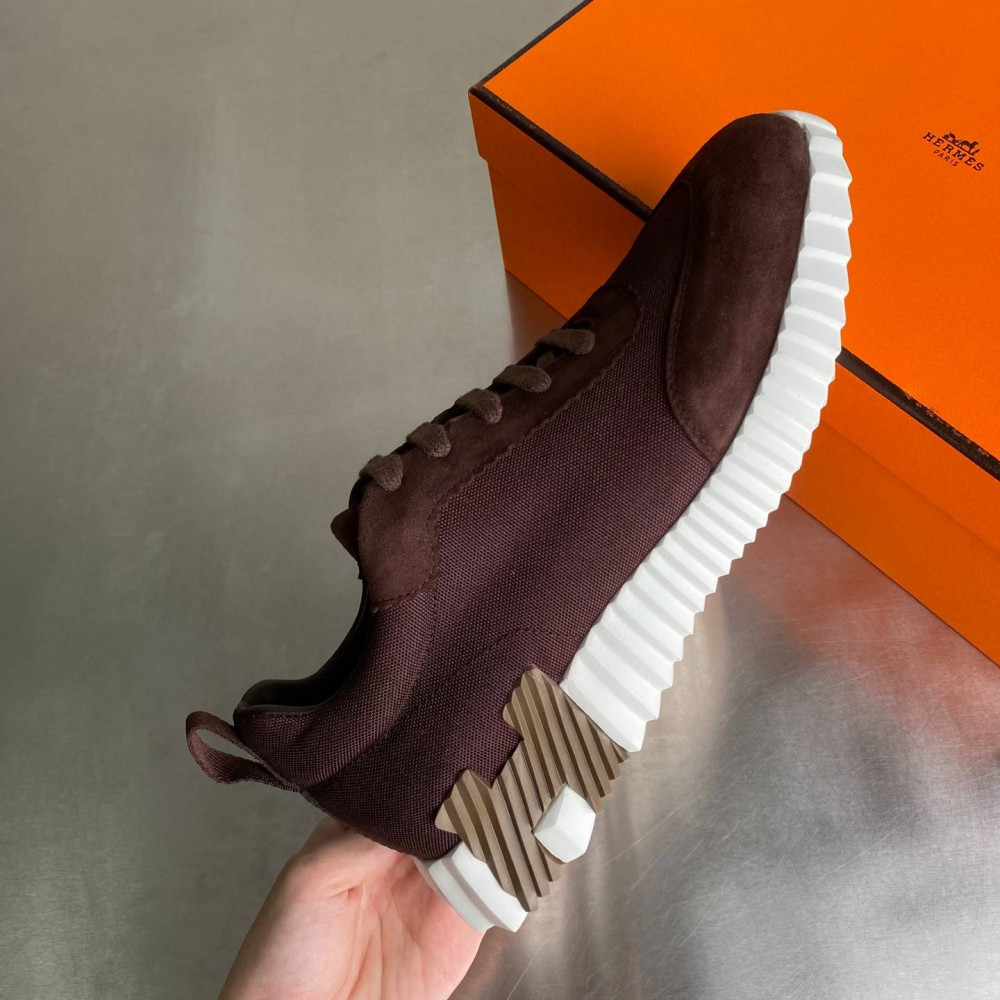 Bouncing sneaker Bouncing sneaker